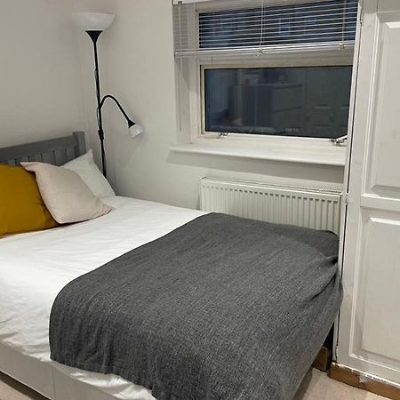 Cozy Private Room Лондон Экстерьер фото